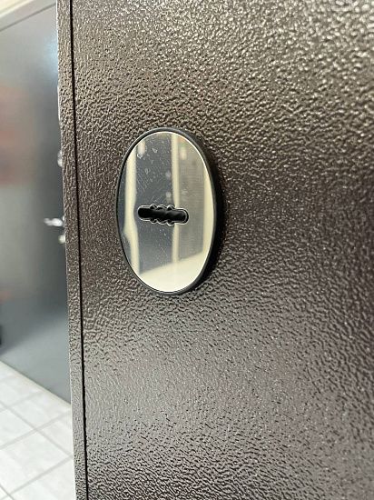 Входная дверь  